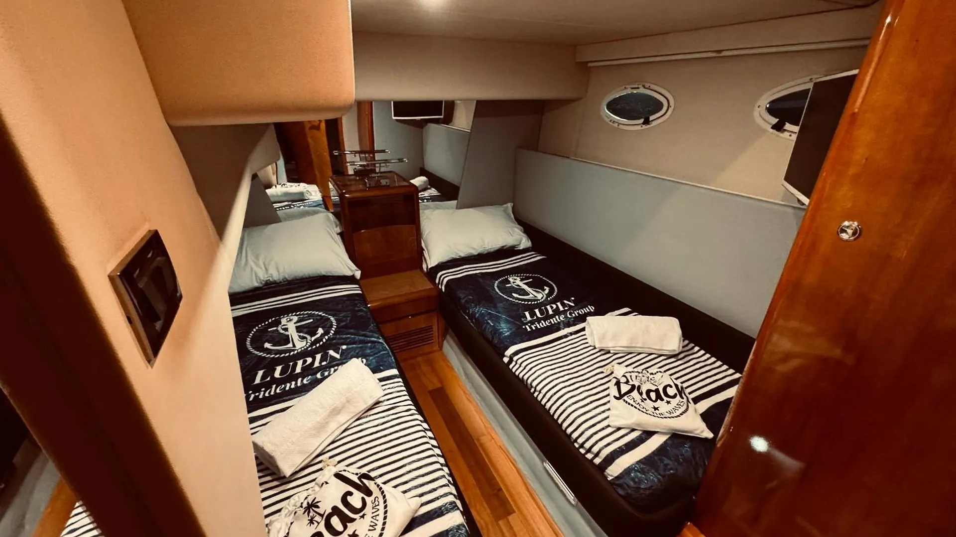 Hotel Lupin Yacht Porto Santo Stefano  Hotel na wodzie Porto Santo Stefano (Grosseto)